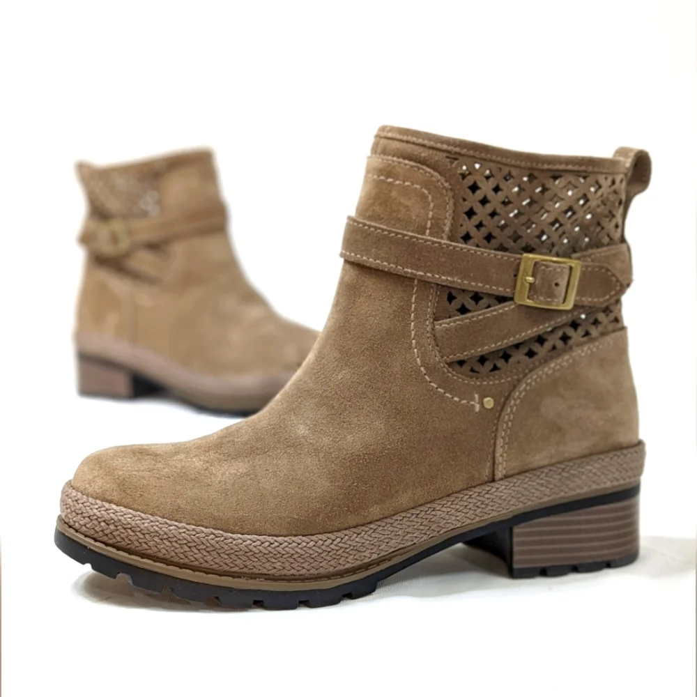 Sold - The Original Muck Boot - Picture 2 of 12